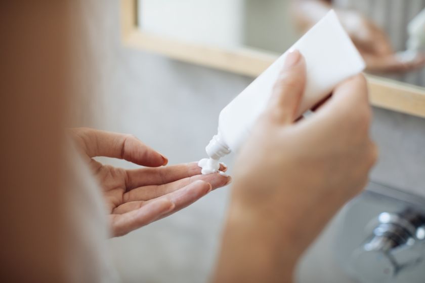 
Šalčio ir šilumos kontrastai odai žiemą: kaip ją apsaugoti nuo temperatūrų svyravimų                