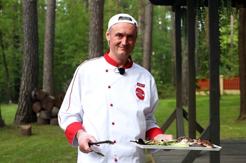 
Kaip iškepti sultingą ir aromatingą kepsnį ant grotelių: profesionalo patarimai padės tapti grilinimo žvaigžde                