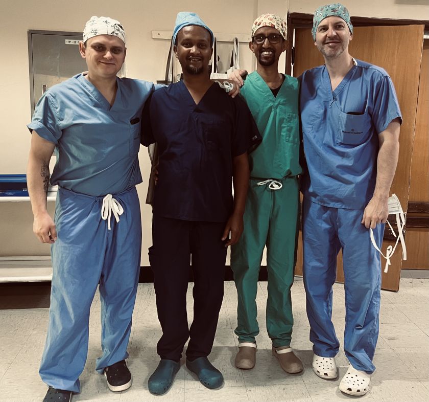 
Santaros klinikų vaikų ortopedas traumatologas dr. Giedrius Bernotavičius apie savanorystę Etiopijoje: neįtikėtinų stuburo deformacijų operacijos, jų laukianti virš 1000 pacientų eilė ir neįprastas vardas „doctor G“                