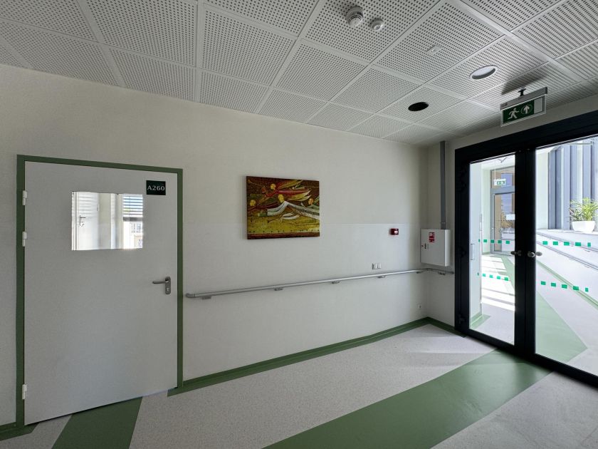 
Tai jau įvyko – Vilkpėdės ligoninė išsiplėtė. Ligoniai nuo liepos slaugomi  moderniame, pagal visus būtinuosius reikalavimus ką tik įrengtame Palaikomojo gydymo ir slaugos skyriaus paliatyviosios pagalbos poskyryje.                