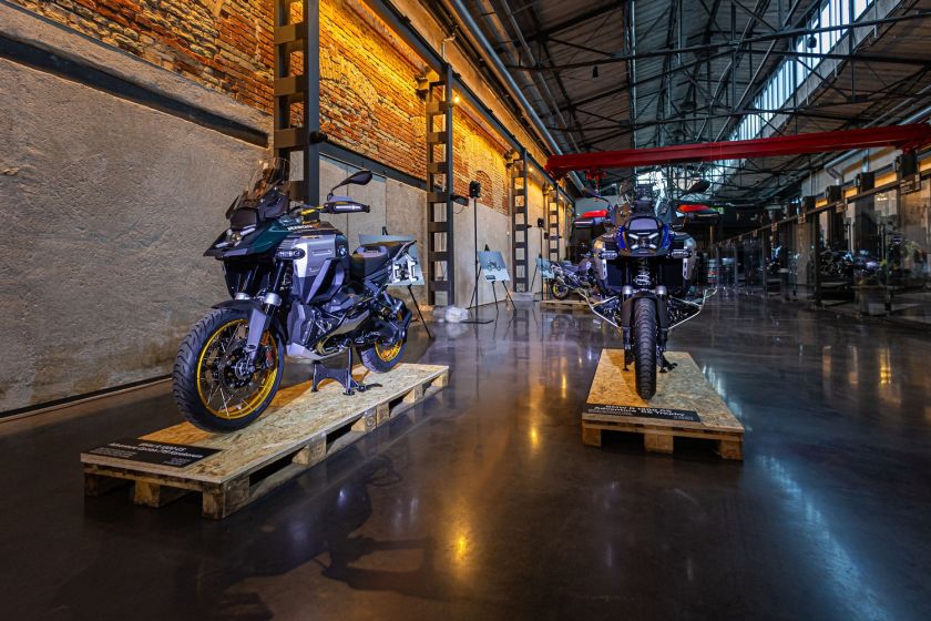 
BMW pristatė laukiamiausią sezono motociklą „BMW R 1300 GS Adventure“                