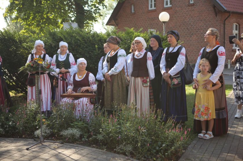 Juodkrantės festivalyje „Pūsk, vėjuži!“ – pirmasis lietuvių liaudies dainų rinkinys ir vestuvės pagal Mažosios Lietuvos tradicijas
