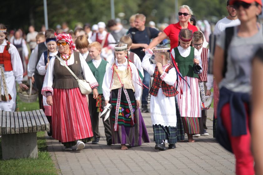 Juodkrantės festivalyje „Pūsk, vėjuži!“ – pirmasis lietuvių liaudies dainų rinkinys ir vestuvės pagal Mažosios Lietuvos tradicijas