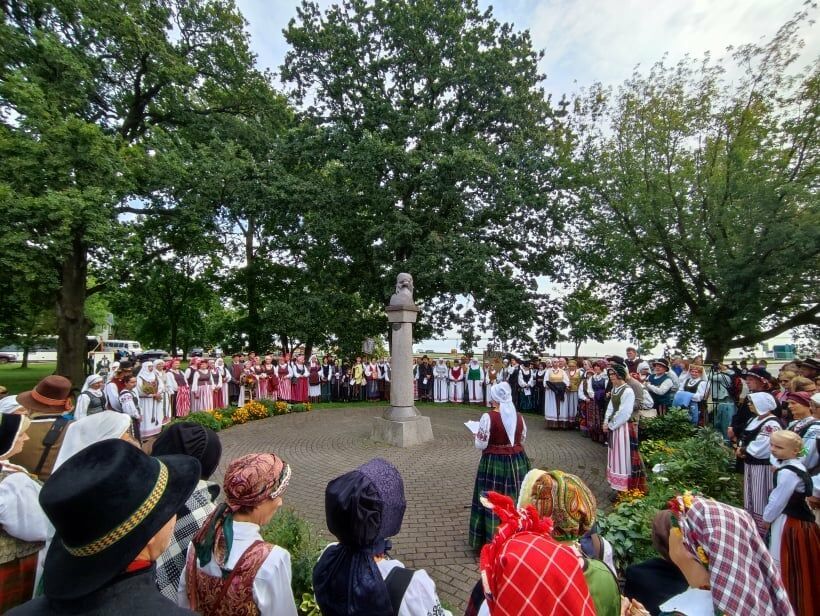 Juodkrantės festivalyje „Pūsk, vėjuži!“ – pirmasis lietuvių liaudies dainų rinkinys ir vestuvės pagal Mažosios Lietuvos tradicijas
