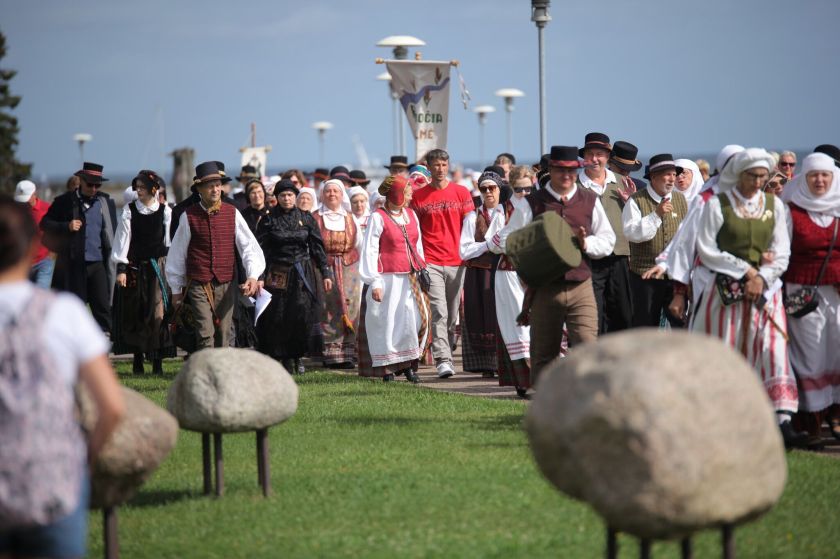 Juodkrantės festivalyje „Pūsk, vėjuži!“ – pirmasis lietuvių liaudies dainų rinkinys ir vestuvės pagal Mažosios Lietuvos tradicijas