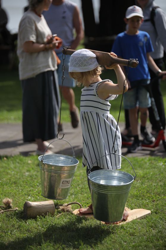 Juodkrantės festivalyje „Pūsk, vėjuži!“ – pirmasis lietuvių liaudies dainų rinkinys ir vestuvės pagal Mažosios Lietuvos tradicijas