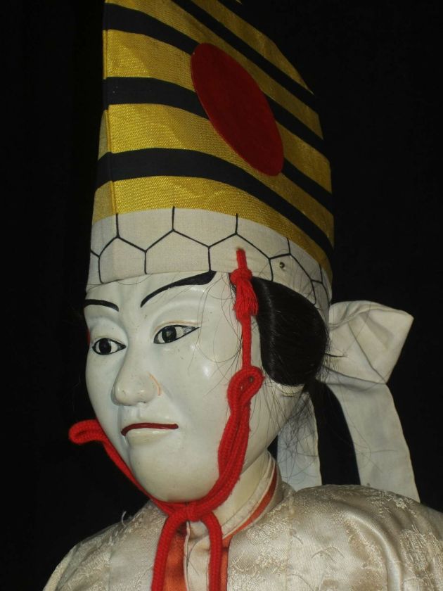 Nō teatro paslaptys Taikomosios dailės ir dizaino muziejuje