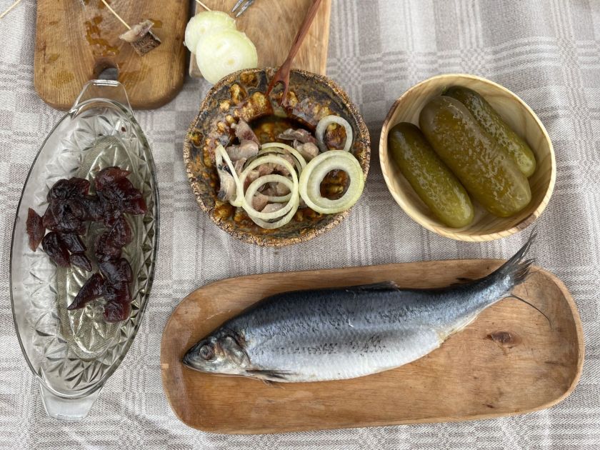 ADVENTINIS MIESTELIS: KUR SPRAGSI LAUŽAI, KVEPIA MEDUOLIAIS IR ŽVILGA SILKĖ STATINĖJE