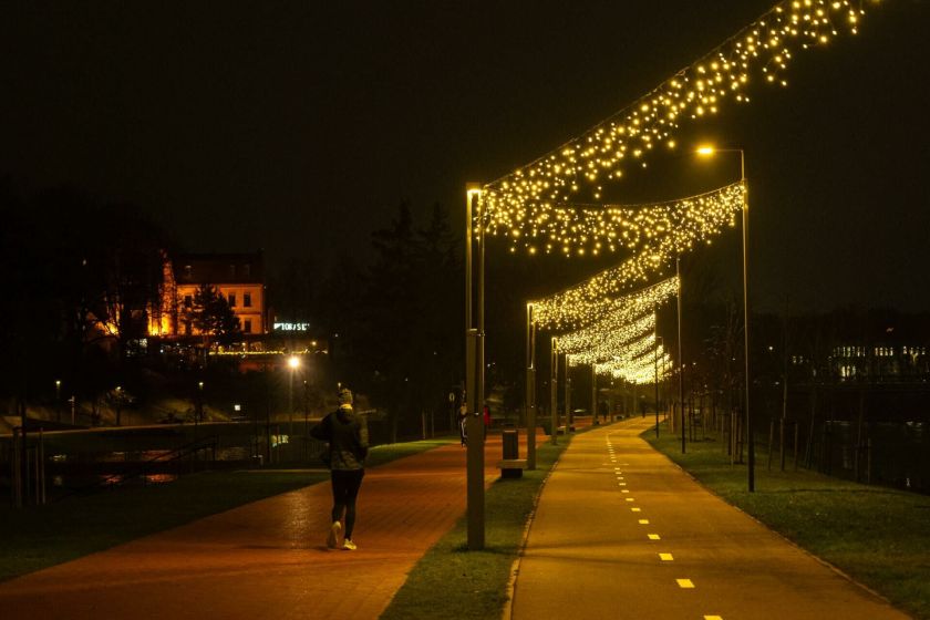 Kalėdinis pasivaikščiojimas Panevėžyje: šviesos, menas ir istorija