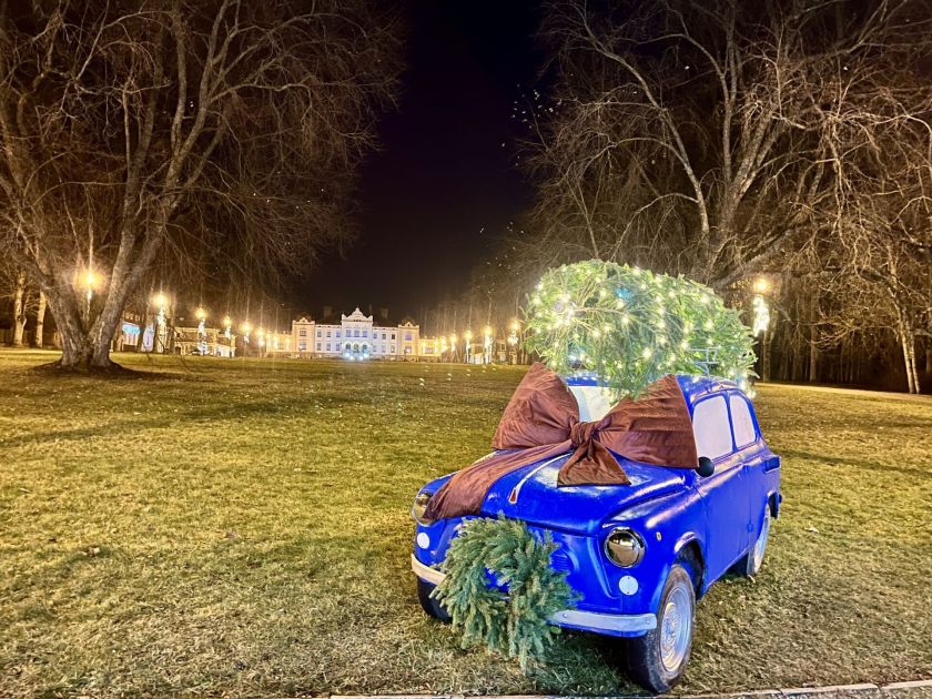 Kalėdinė Rokiškio dvaro magija: nuo senovinio automobilio iki šedevrų iš Vatikano