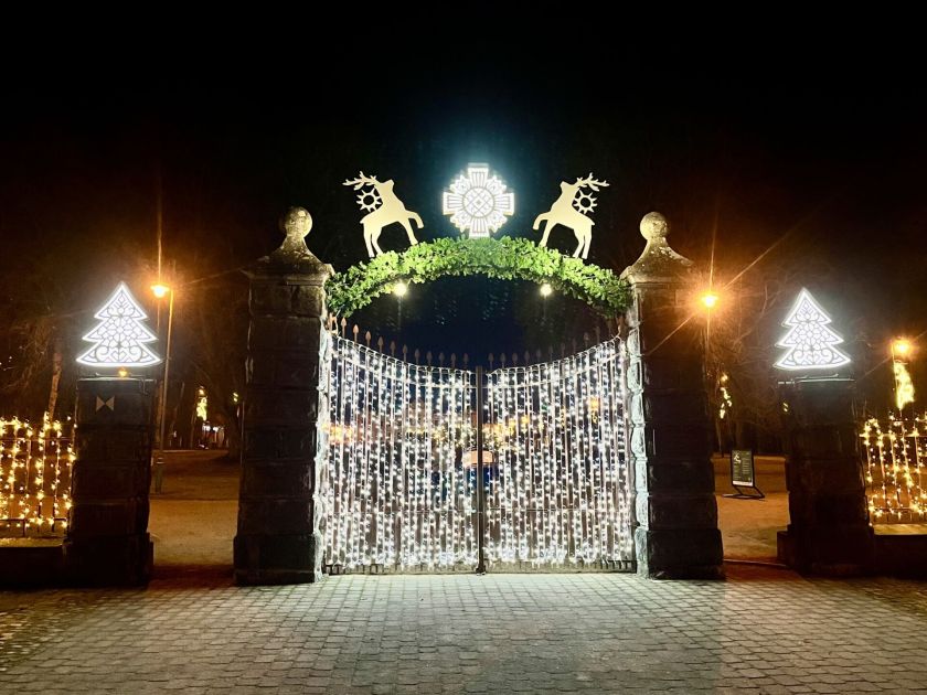 Kalėdinė Rokiškio dvaro magija: nuo senovinio automobilio iki šedevrų iš Vatikano