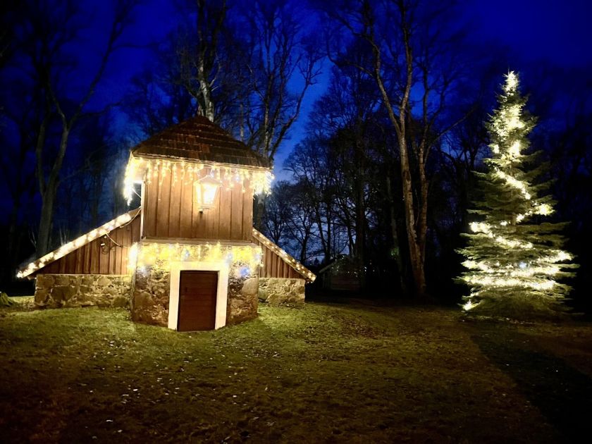 Kalėdinė Rokiškio dvaro magija: nuo senovinio automobilio iki šedevrų iš Vatikano