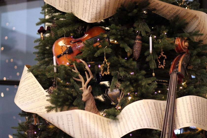 Kalėdinė Rokiškio dvaro magija: nuo senovinio automobilio iki šedevrų iš Vatikano